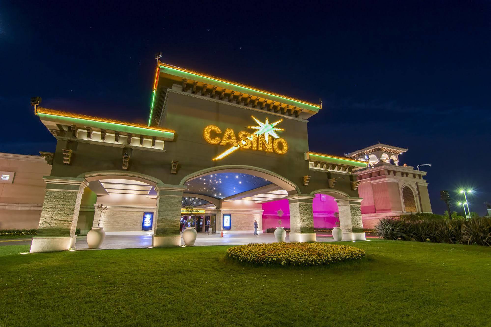 Hotel Casino Magic Неукен Екстер'єр фото
